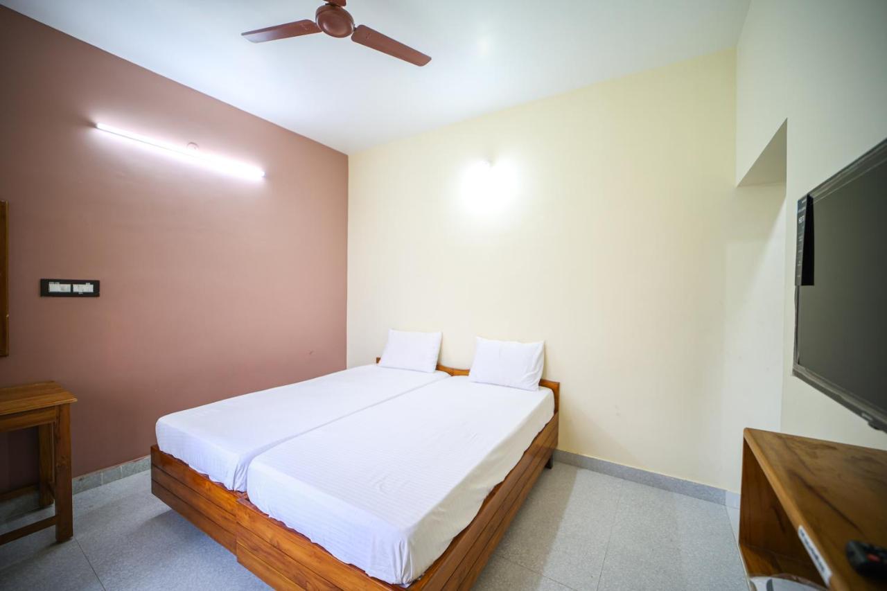 The Pothigai Palace Hotel Kuttalam  Exterior photo