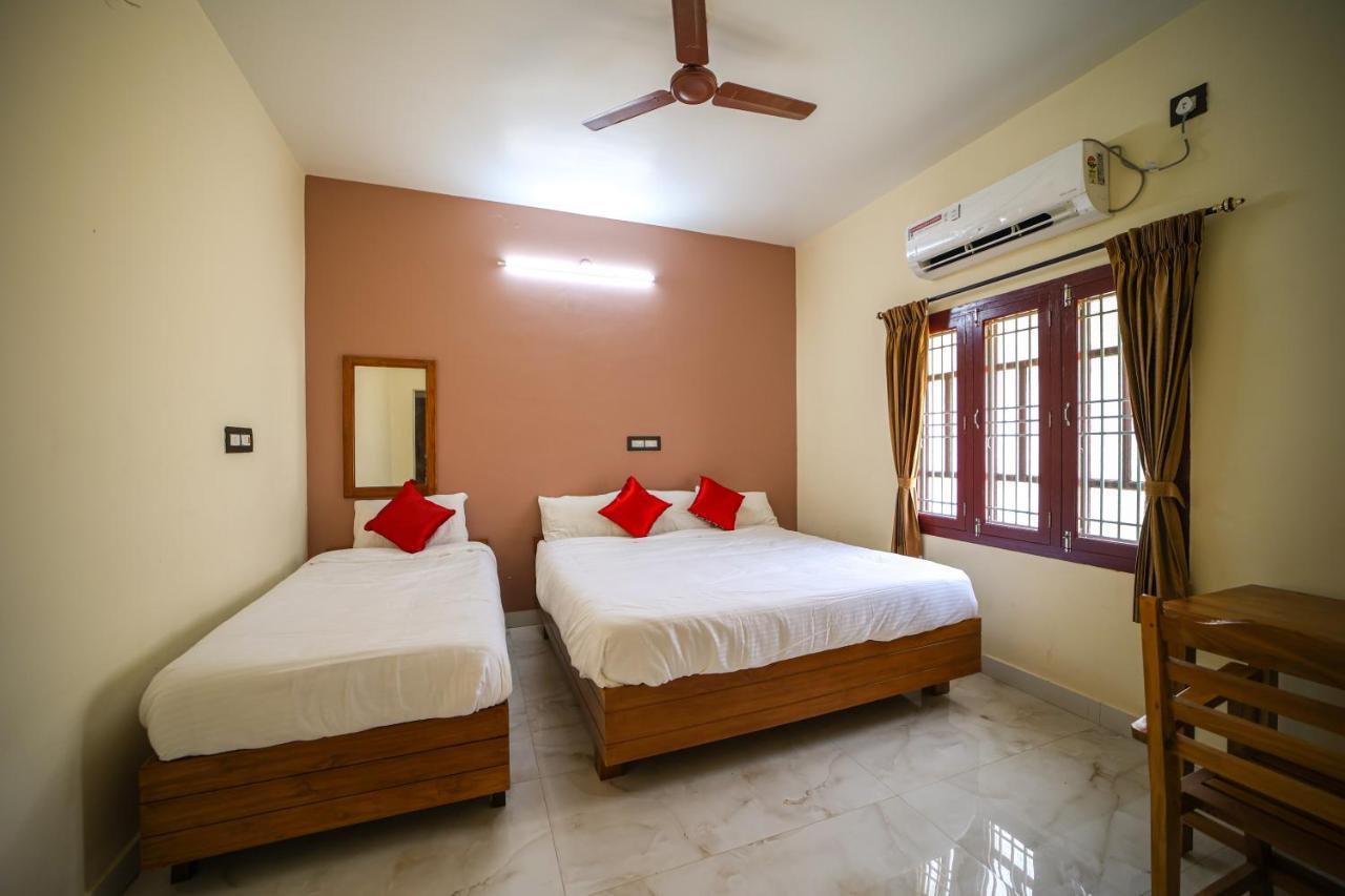 The Pothigai Palace Hotel Kuttalam  Exterior photo
